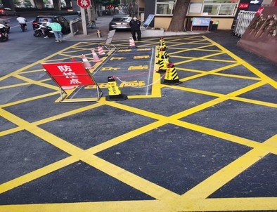 鸡西鸡西厂区划线，园区停车场划线，车库标识标线